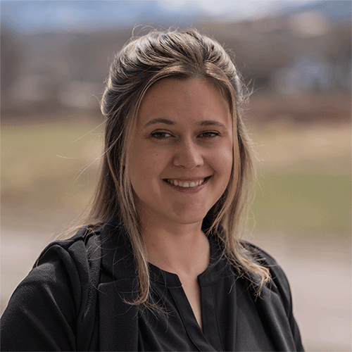 Professional headshot of Avon Dental's Dental Assistant, Zoey Holcomb.